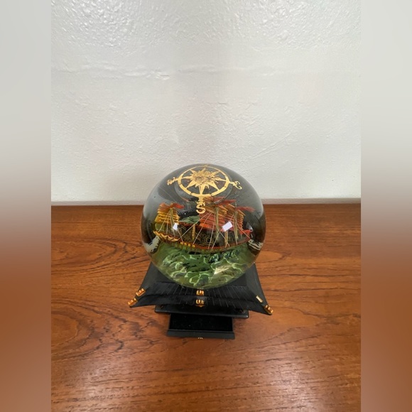 Pirates of the Caribbean - At World's End Snowglobe - Picture 5 of 6